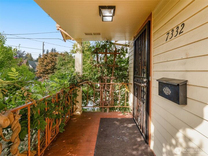 Property Photo:  7332  17th Avenue NE  WA 98115 
