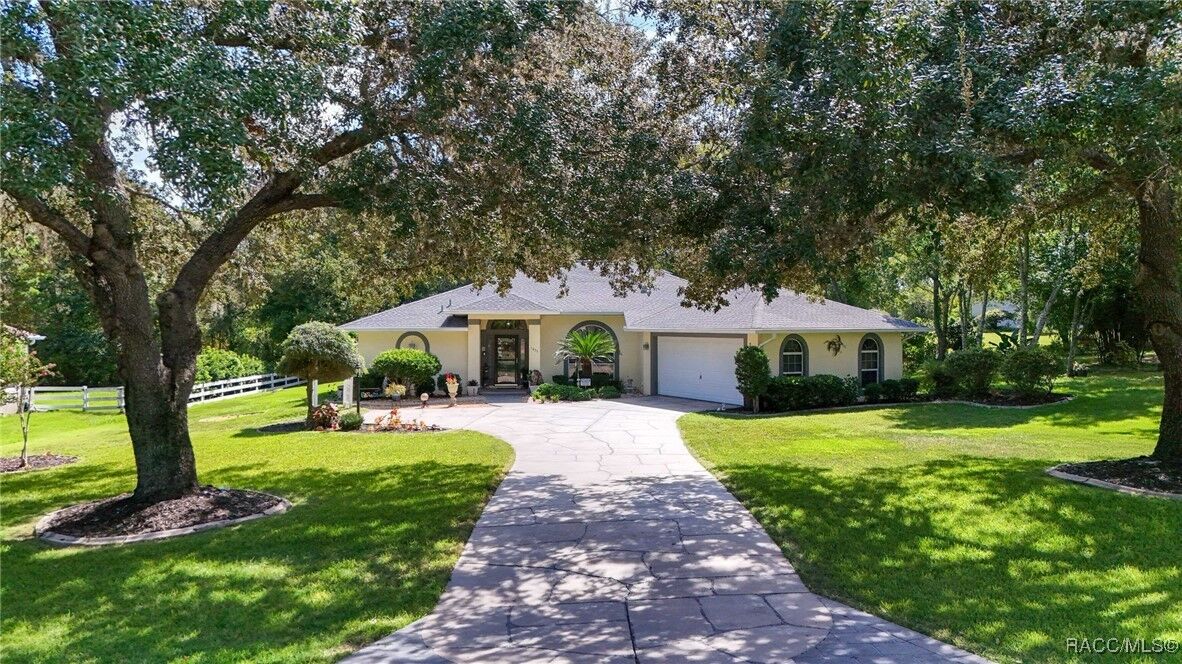 Property Photo:  1475 E Monopoly Loop  FL 34453 