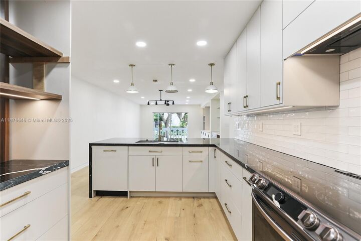Property Photo:  100 Edgewater Dr 142  FL 33133 