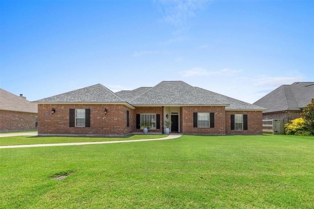 Property Photo:  625 Archwood Street  LA 70605 