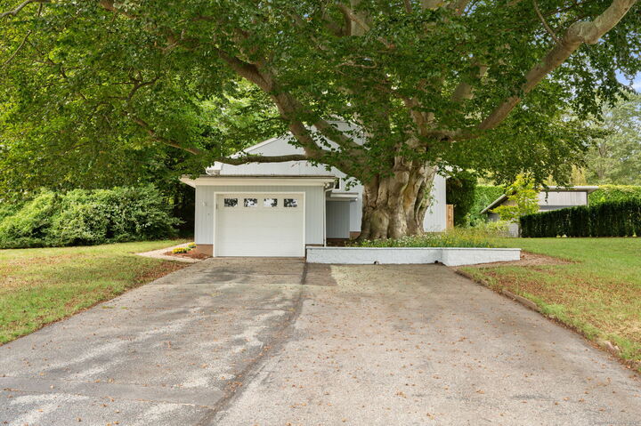 Property Photo:  7 Admiral Drive  CT 06320 