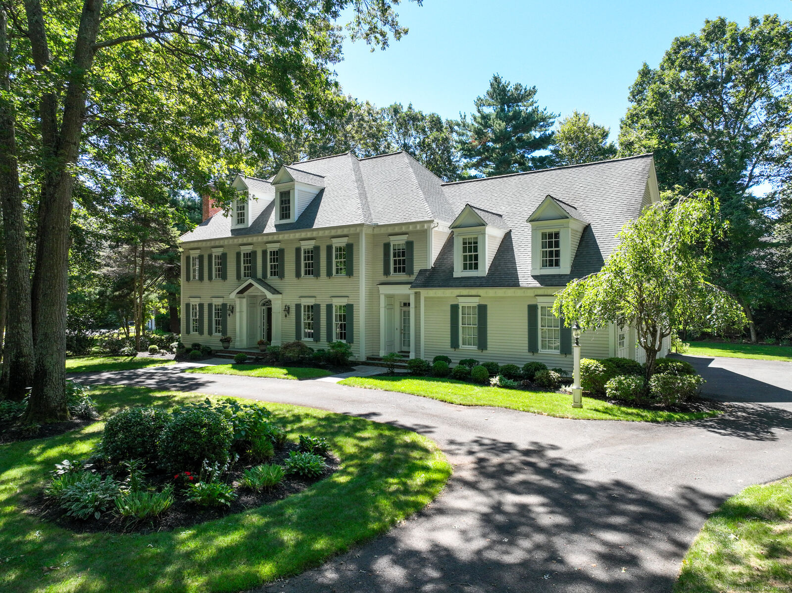 Property Photo: 6 Clermont Park CT 06032