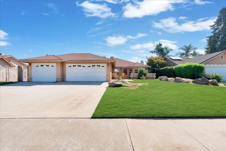 Property Photo:  1124 N Vista Street  CA 93292 
