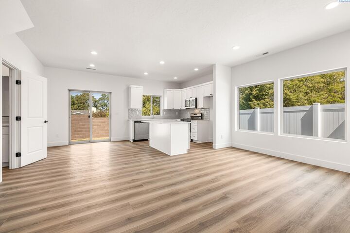 1031 S Underwood Pl  Kennewick WA 99337 photo