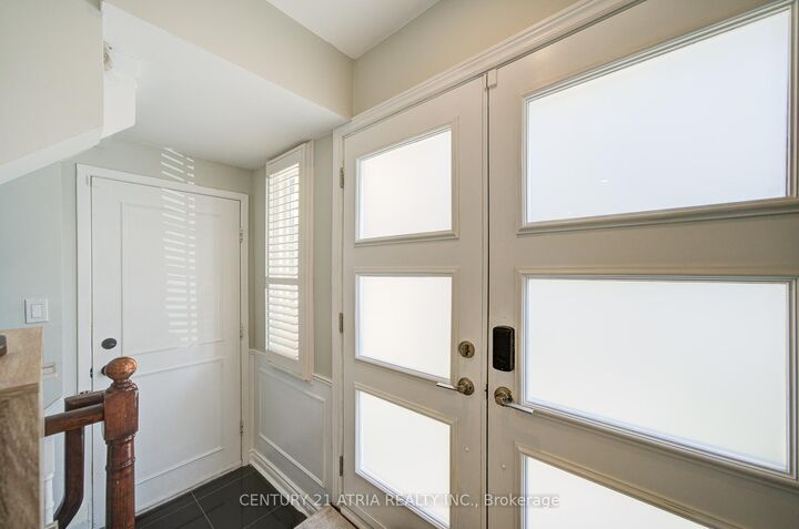 Property Photo: 18 Park Lane Circle ON L4C 6S8