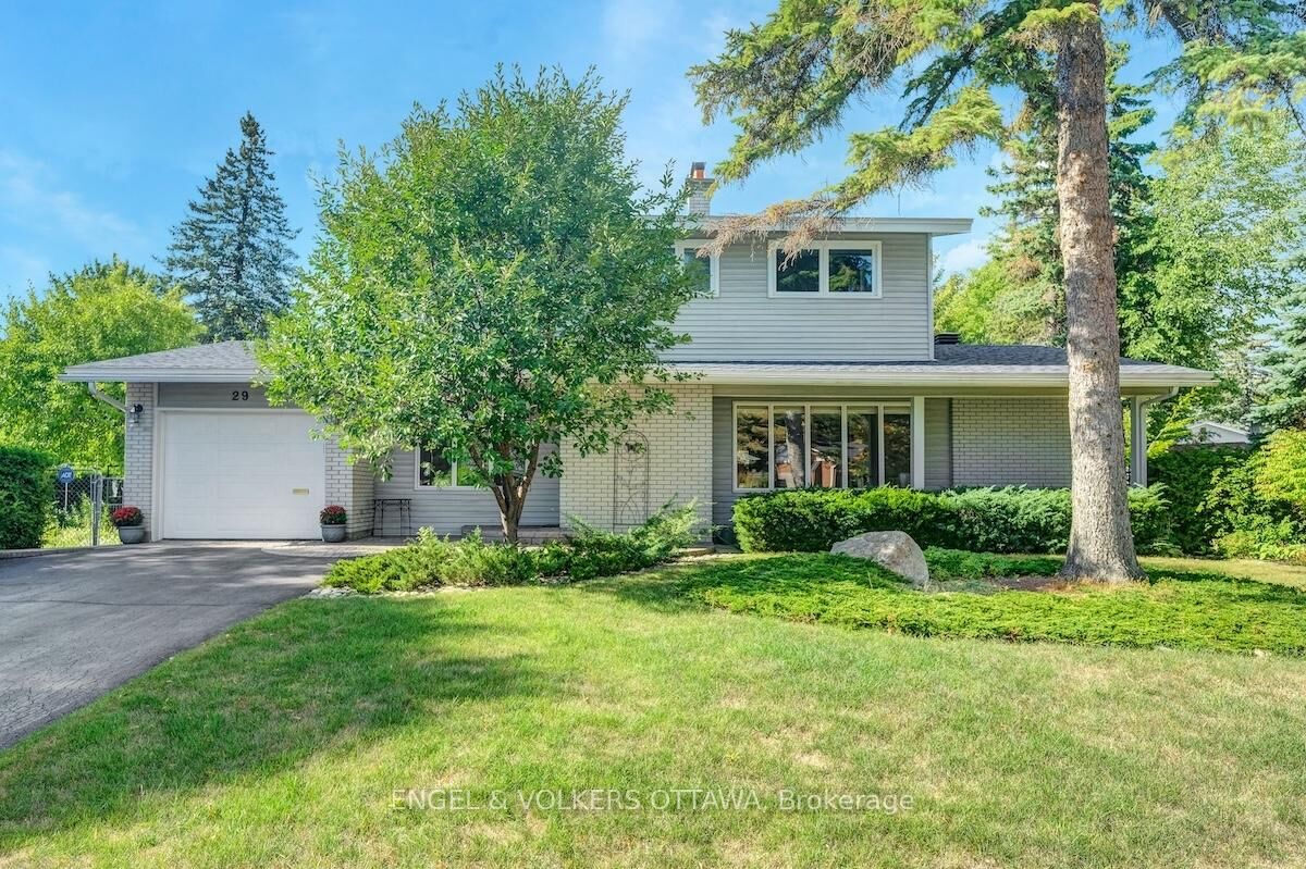 Property Photo:  29 Qualicum Street  ON K2H 7H1 