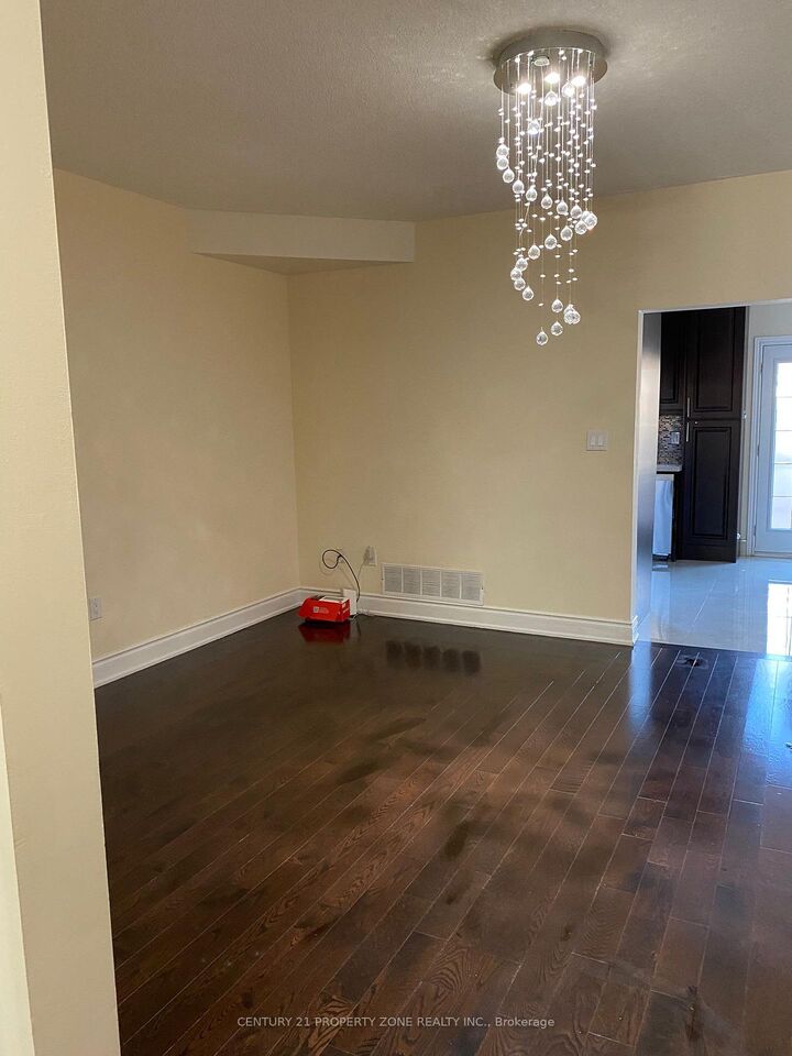 Property Photo: 515 Lumberton Crescent ON L4Z 3Z2