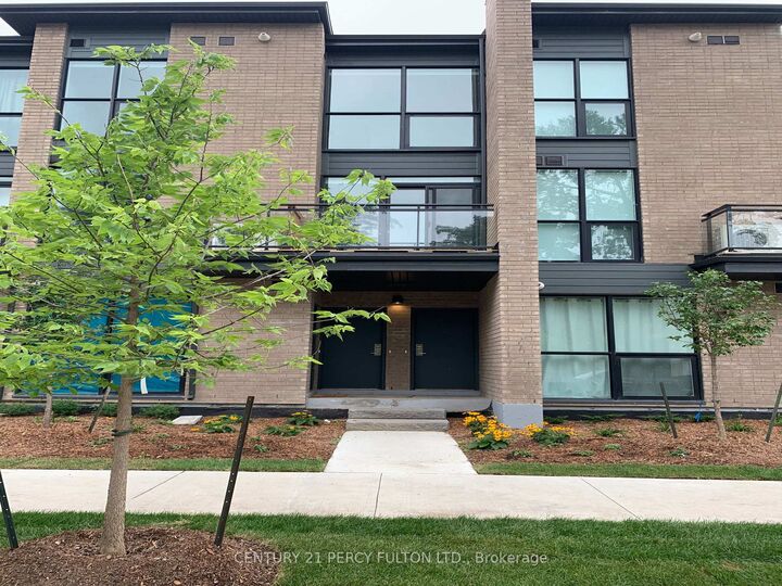 Photo de la propriété: 9B Falaise Road ON M1E 0C5