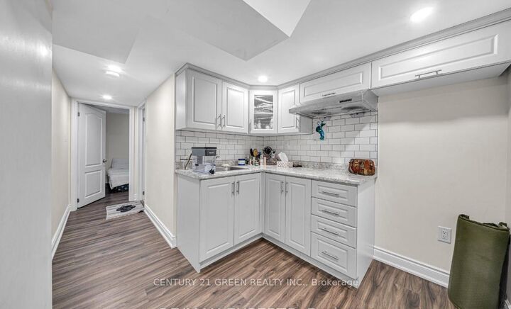Property Photo: 668 Kennedy Circle W Bsmt ON L9T 7E7