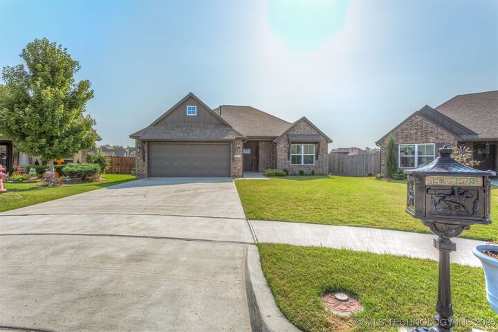 Property Photo:  1513 E Atlanta Street S  OK 74012 