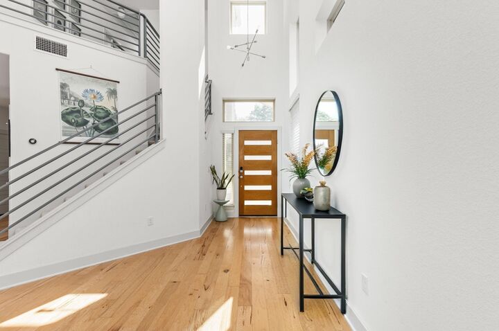 Property Photo:  907 Totis Road  TX 78748 