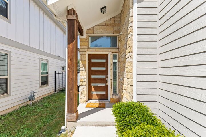 Property Photo:  907 Totis Road  TX 78748 