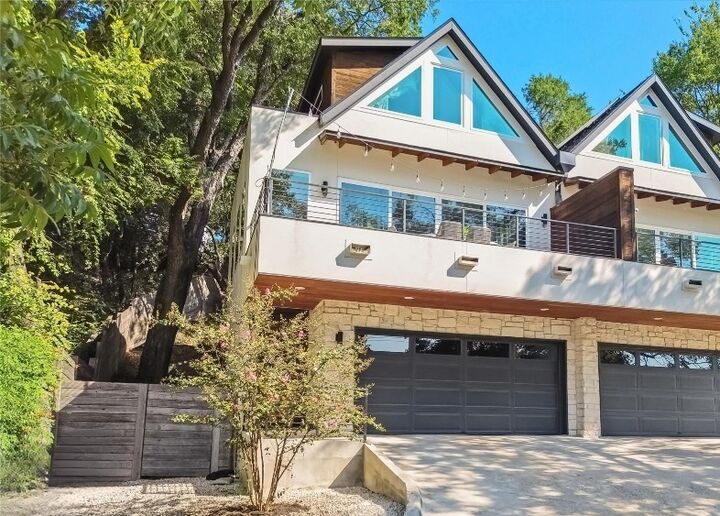 Property Photo: 2712 Oak Springs Drive A TX 78702