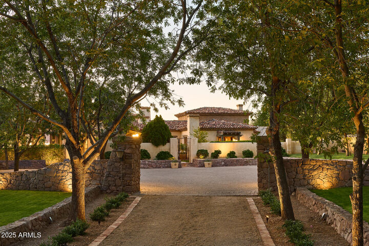 Property Photo: 7525 N Shadow Mountain Road AZ 85253