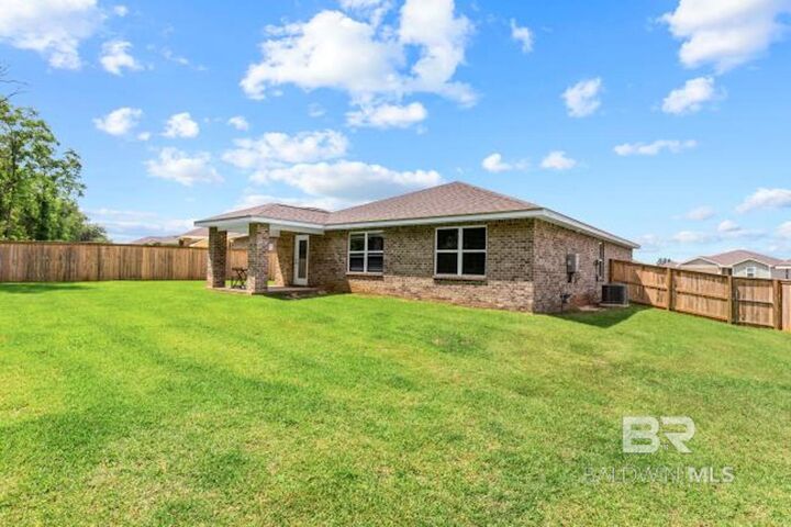 Property Photo: 2606 E Windmere Drive AL 36575