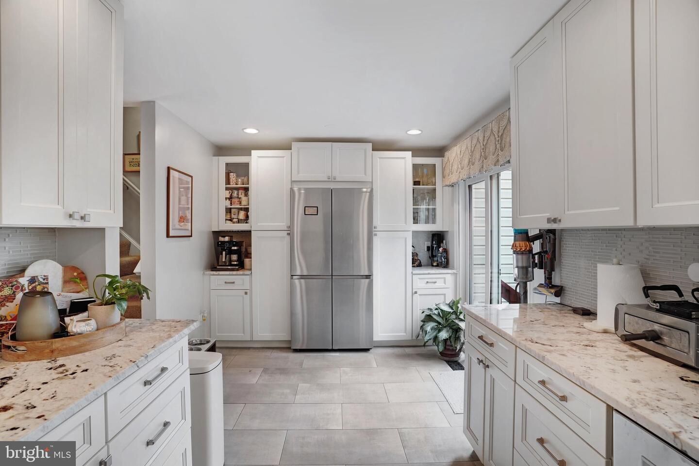 Property Photo: 6825 Signature Circle VA 22310