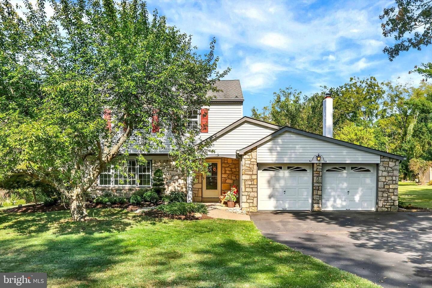 Property Photo:  528 Saint Lawrence Way  PA 18925 