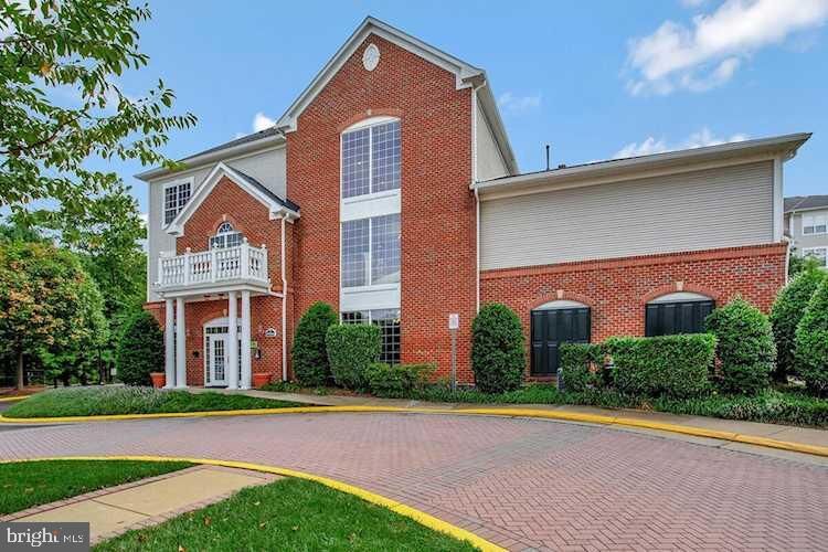 Property Photo: 4854 Eisenhower Avenue 445 VA 22304