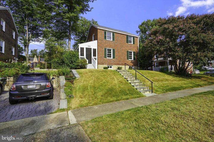 Property Photo:  226 N Edison Street  VA 22203 