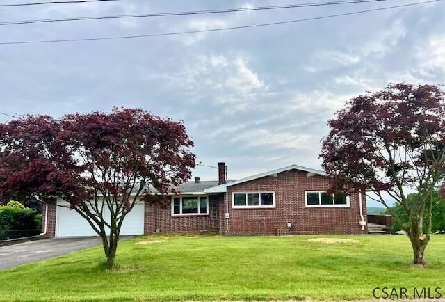 Property Photo:  142 Hilltop Dr 28  PA 15928 