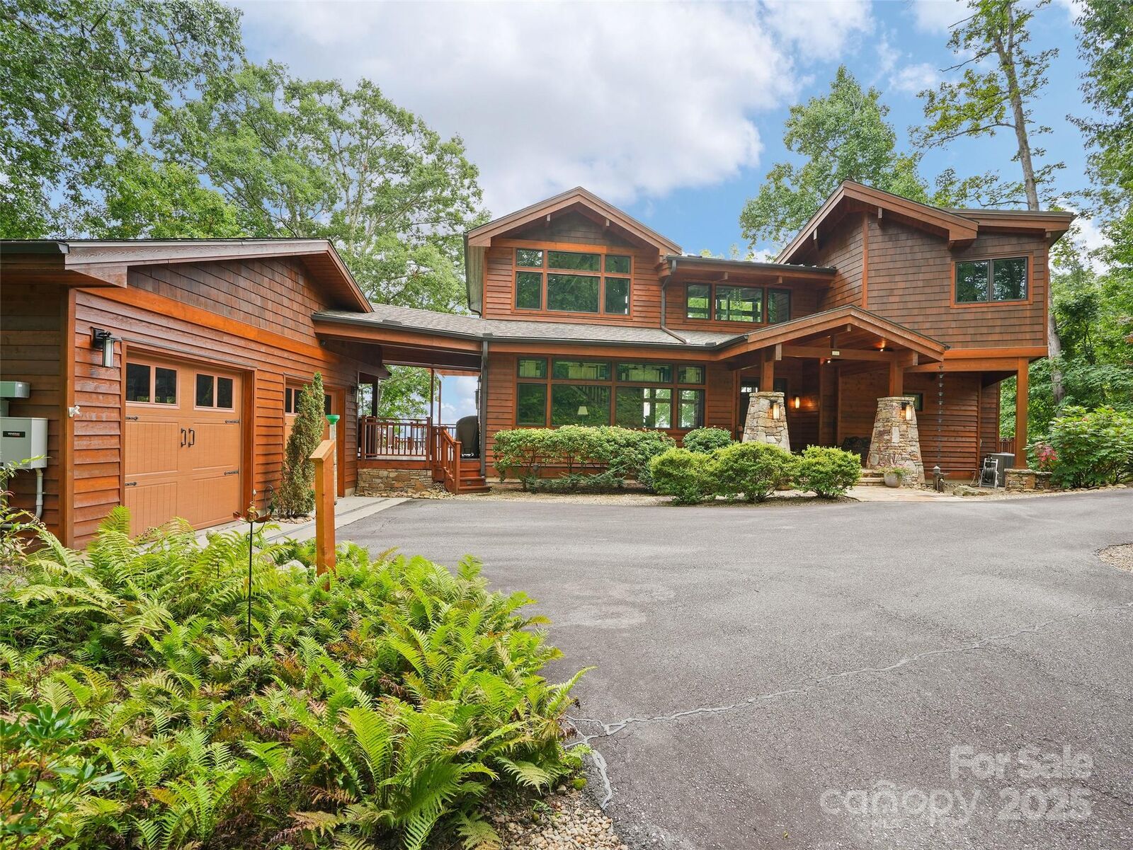 Property Photo:  2128 Sleepy Hollow Drive  NC 28785 