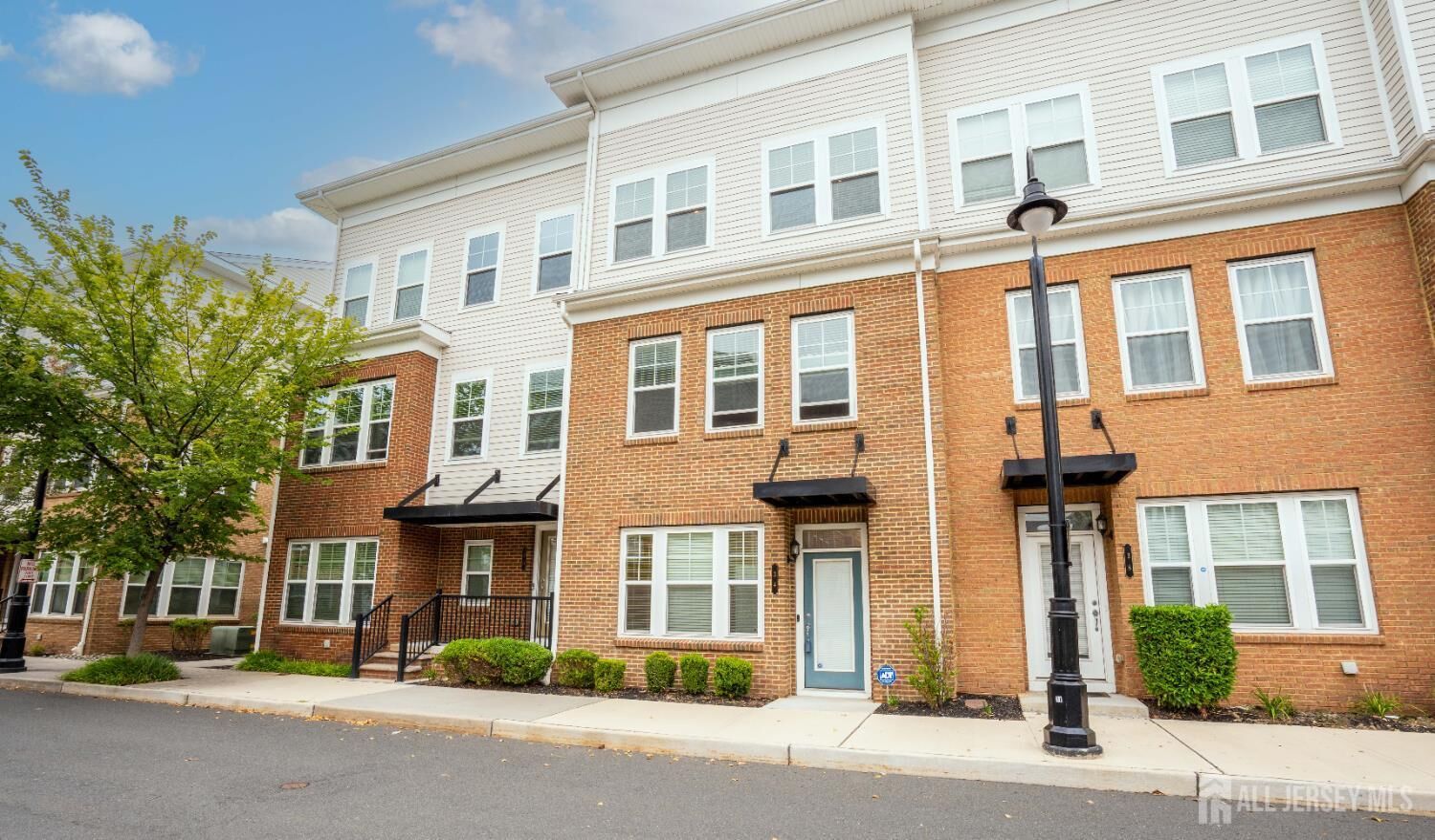 Property Photo:  34 Bond Street  NJ 08902 