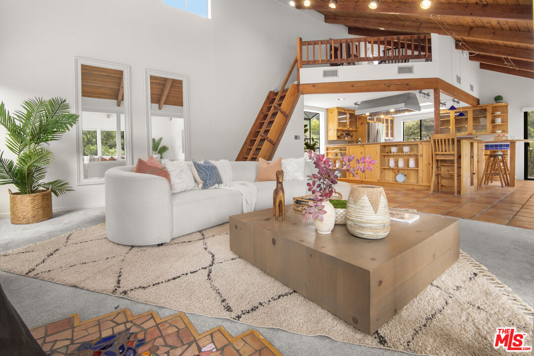 Property Photo: 1639 Oak Dr CA 90290
