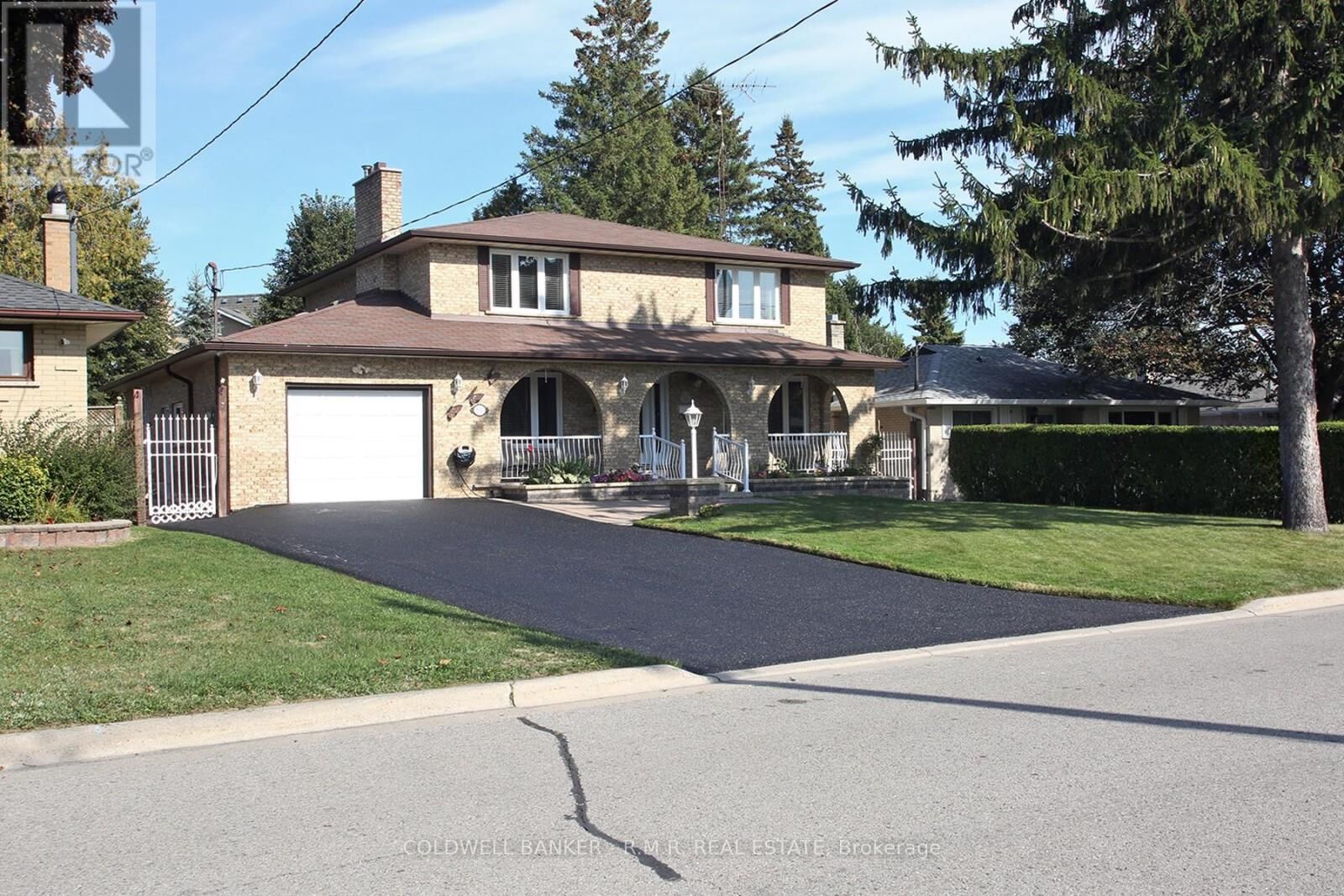 Property Photo: 531 Nipigon Street ON L1J 4P7