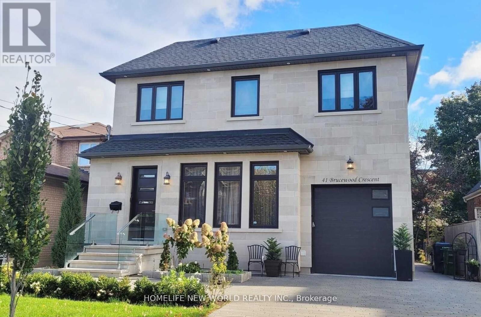 Photo de la propriété:  41 Brucewood Crescent  ON M6A 2G7 