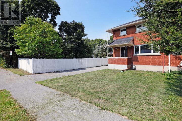 Property Photo:  2265 Iris Street  ON K2C 1C1 