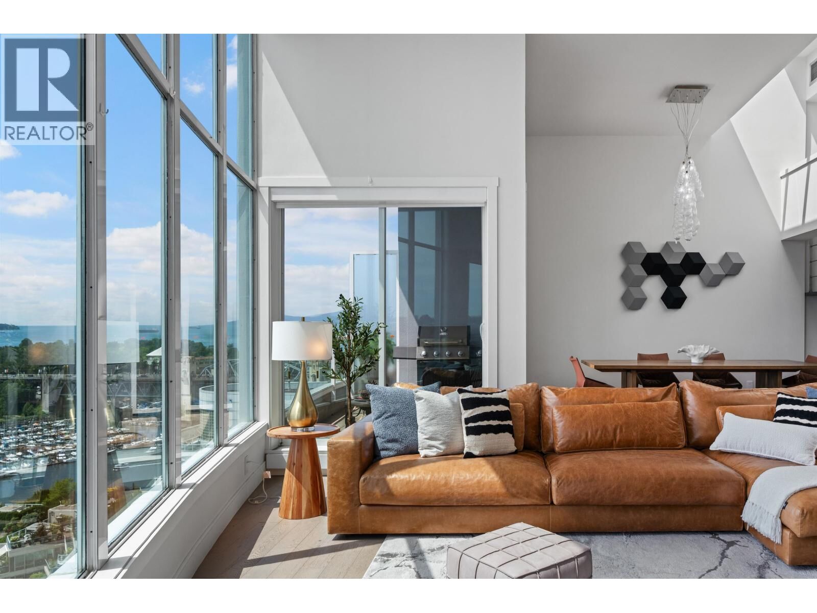 Photo de la propriété: 1500 Howe Street 2403 BC V6Z 2N1