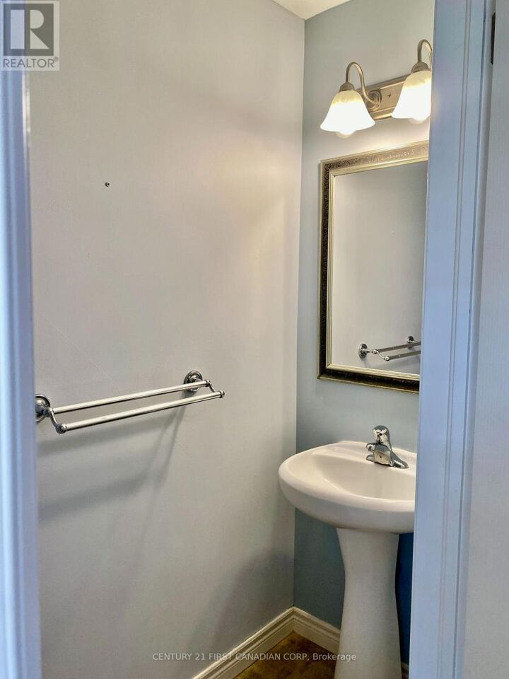 Property Photo:  1678 Blackmaple Crescent  ON N5Y 6L6 