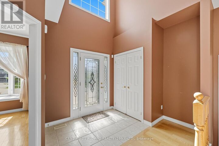 Property Photo:  10 Ellis Crescent  ON K9V 3Y9 