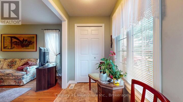 Photo de la propriété:  11 Virginia Avenue  ON L9Z 3A8 