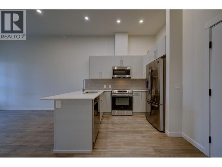 Photo de la propriété:  1880 Hugh Allan Drive 115  BC V1S 0E8 