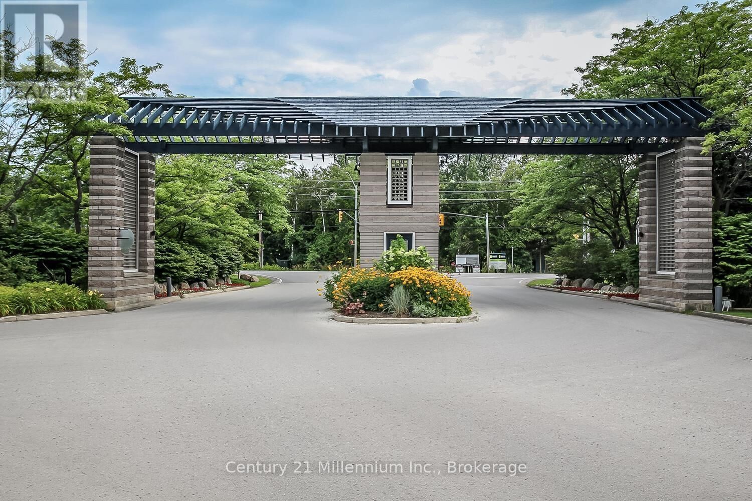 Photo de la propriété:  360 Mariners Way 12  ON L9Y 5C7 