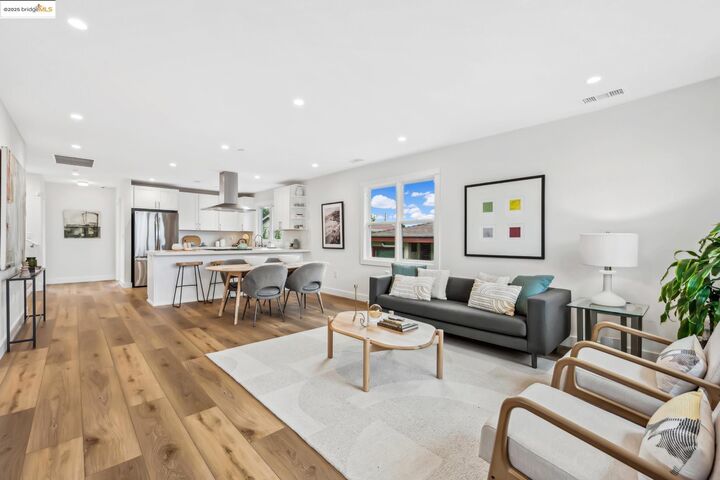 Property Photo:  667 Alcatraz Ave  CA 94609 