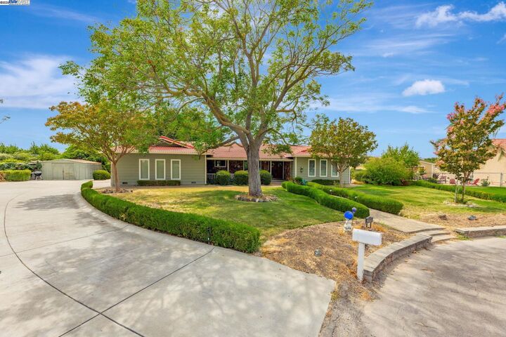 Property Photo: 25999 Carbona Ct CA 95377