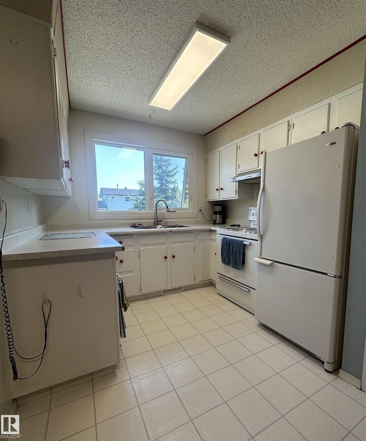 Property Photo: 16 Milburn Crescent AB T8A 0V1