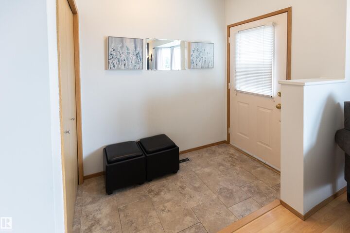 Property Photo:  224 Kirkwood Avenue NW  AB T6L 5A8 