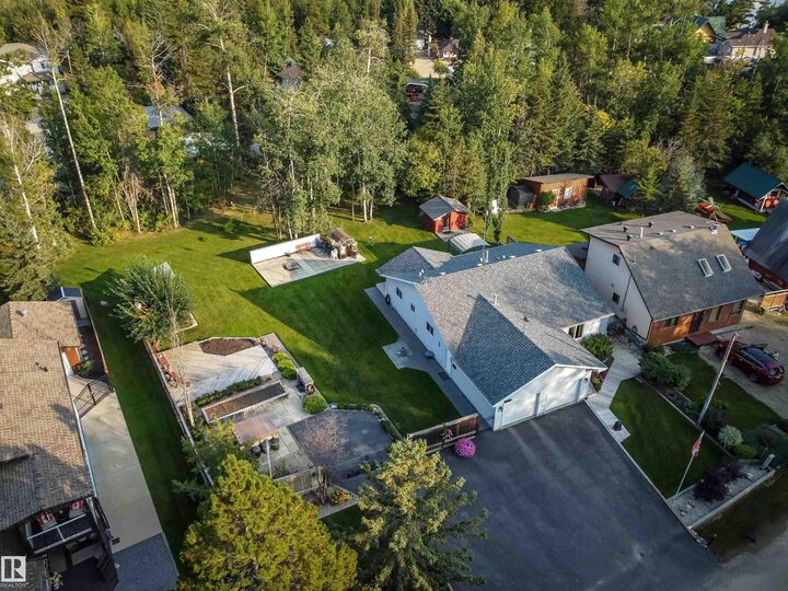 Property Photo:  1087 10 Street  AB T0E 1A0 