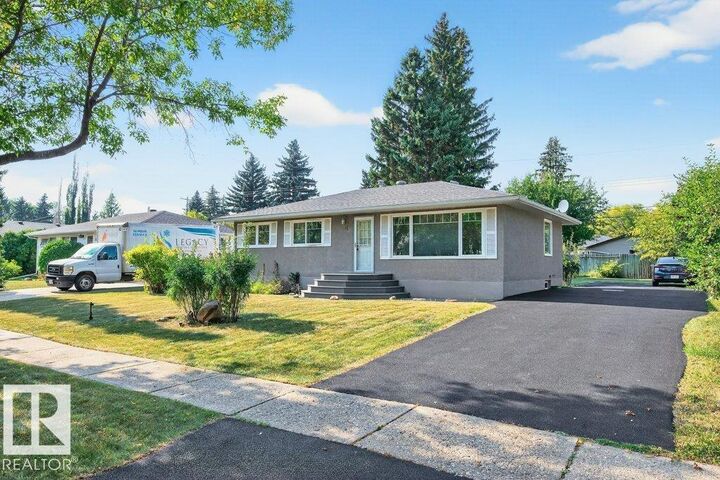 Property Photo:  15 Sunnyside Crescent  AB T8N 0J4 