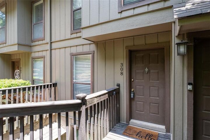Property Photo: 308 Cumberland Court SE GA 30080