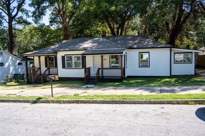 Property Photo:  1404 Byrere Terrace SW  GA 30310 