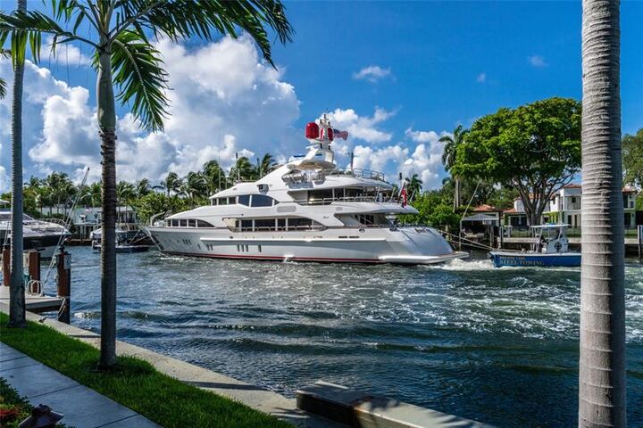 Property Photo: 1000 SE 4th St 117 & 118 FL 33301