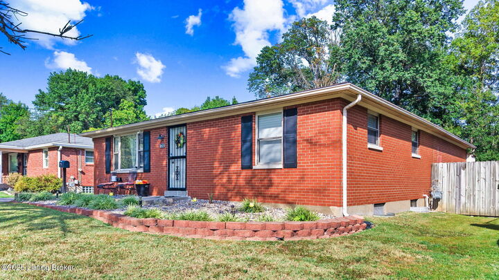 Property Photo: 4429 Savage Dr KY 40216