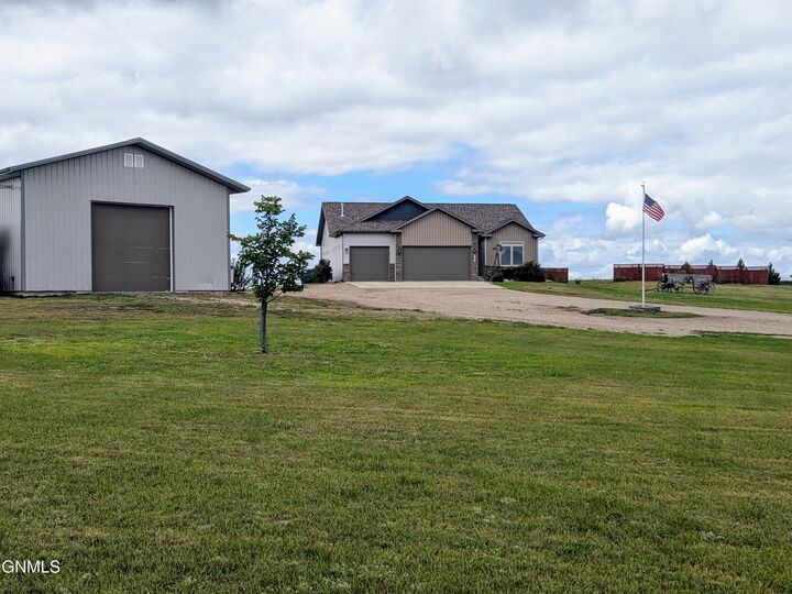 Property Photo:  2467 Labrador Drive  ND 58554 