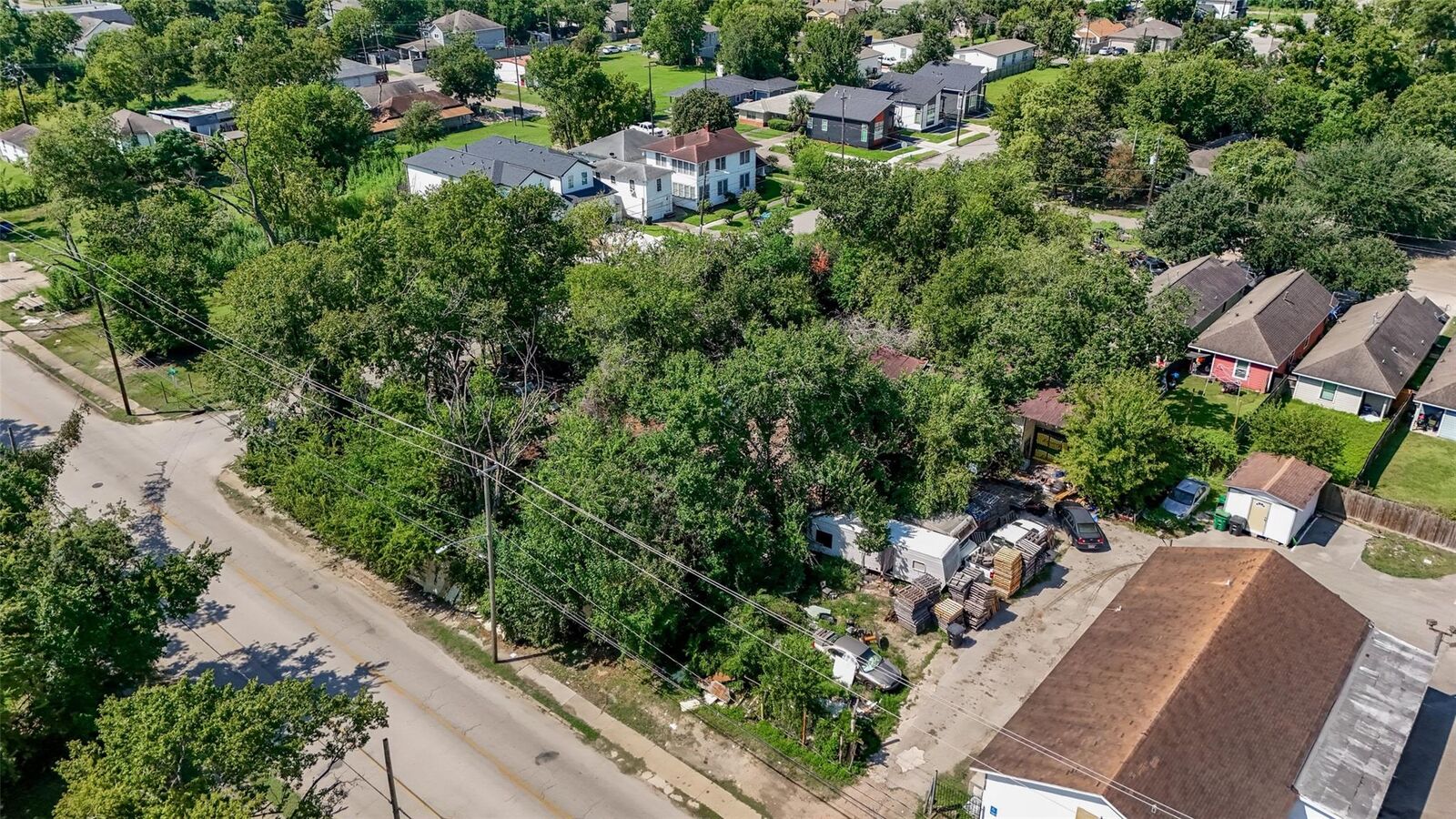 Property Photo:  2111 Jensen Drive  TX 77026 