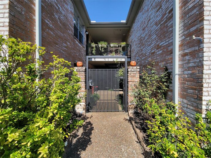 Property Photo:  411 Westmoreland Street 1  TX 77006 