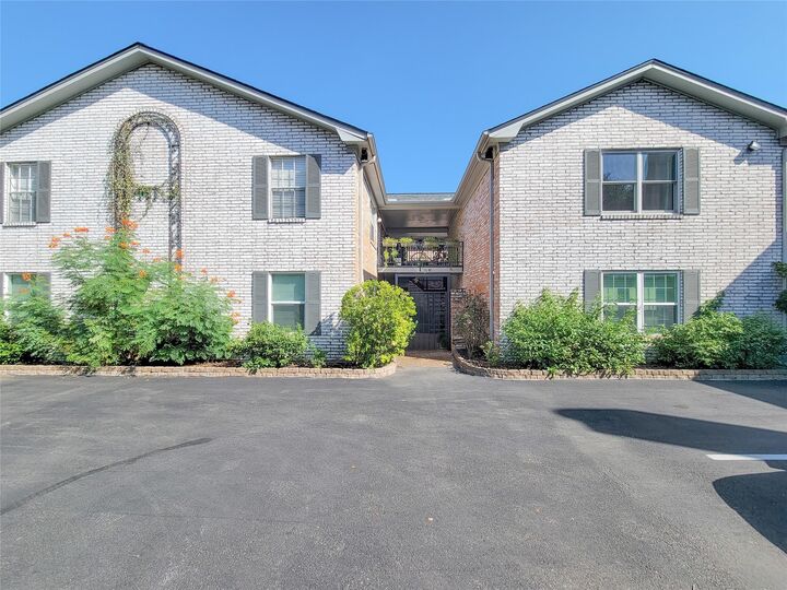 Property Photo: 411 Westmoreland Street 1 TX 77006